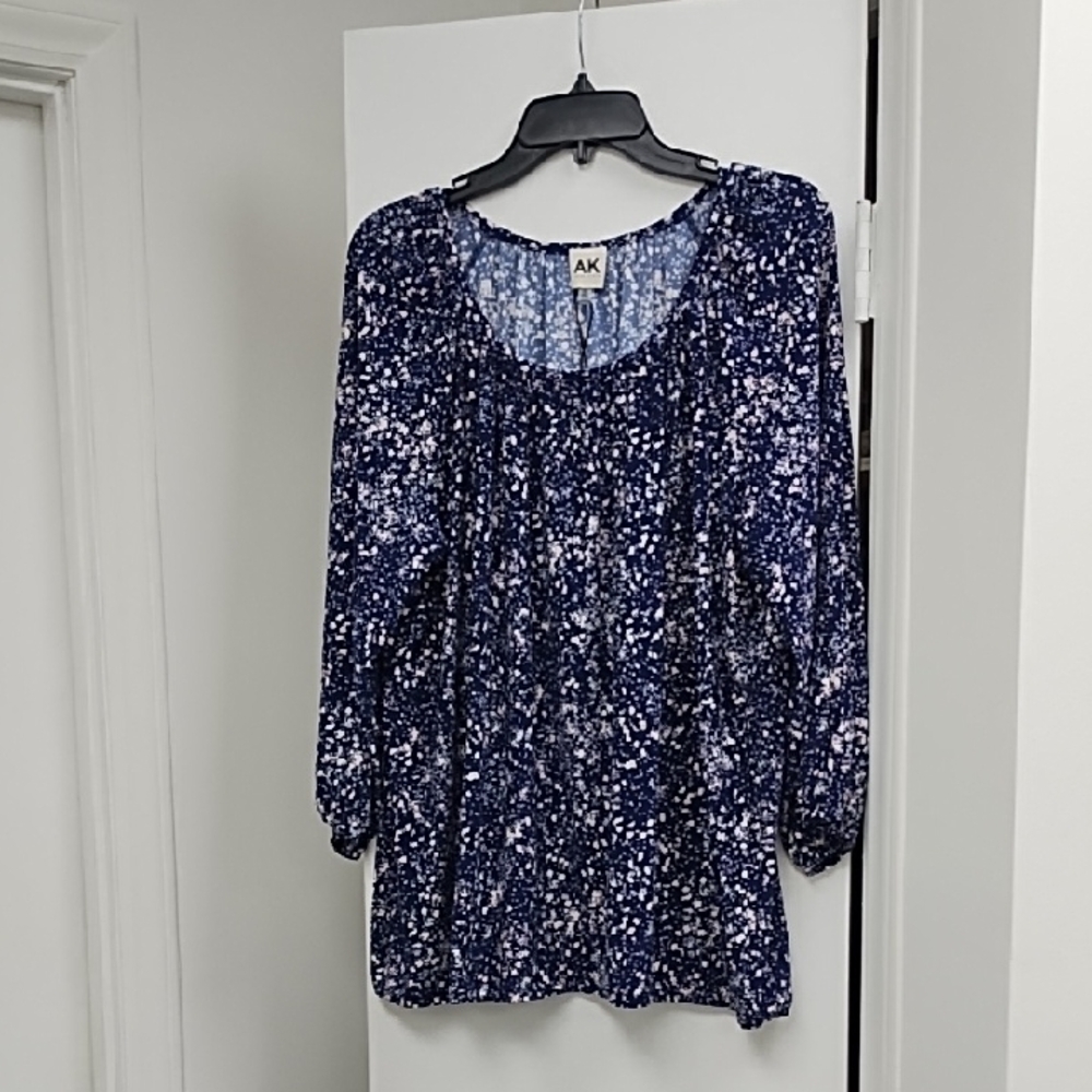 Cute Anne Klein Top